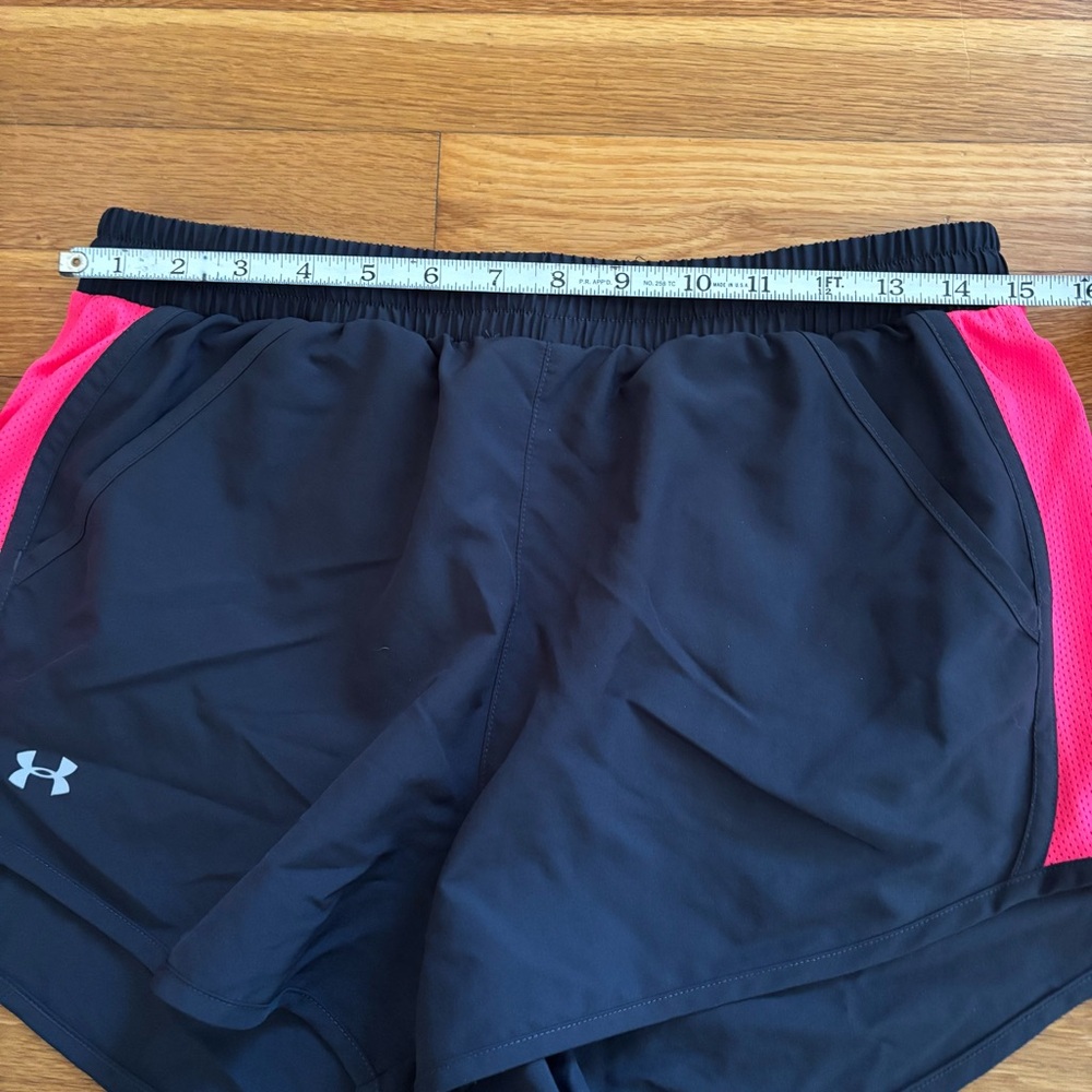 Under Armour Women's Athletic Shorts in Black and Pink / Size medium - Picture 5 of 7